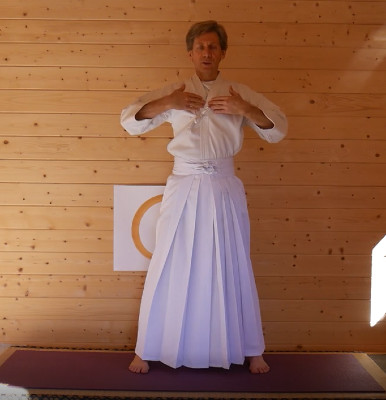 Lire la suite à propos de l’article Ouverture du coeur par un mouvement de Qi Gong