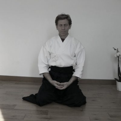 Kikozen qi gong japonais pleine conscience Mindfulness N&B assis Kikozen qi gong japonais pleine conscience Mindfulness N&B assis