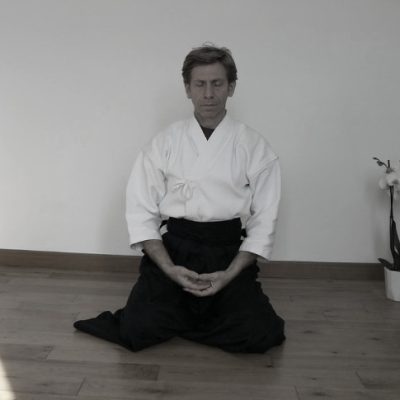 Kikozen qi gong japonais pleine conscience Mindfulness N&B assis Kikozen qi gong japonais pleine conscience Mindfulness N&B assis